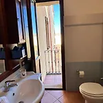 Nura Casa L'ulivo بيت للعطل *