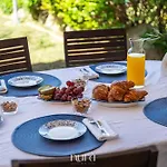 Nura Casa L'ulivo بيت للعطل *